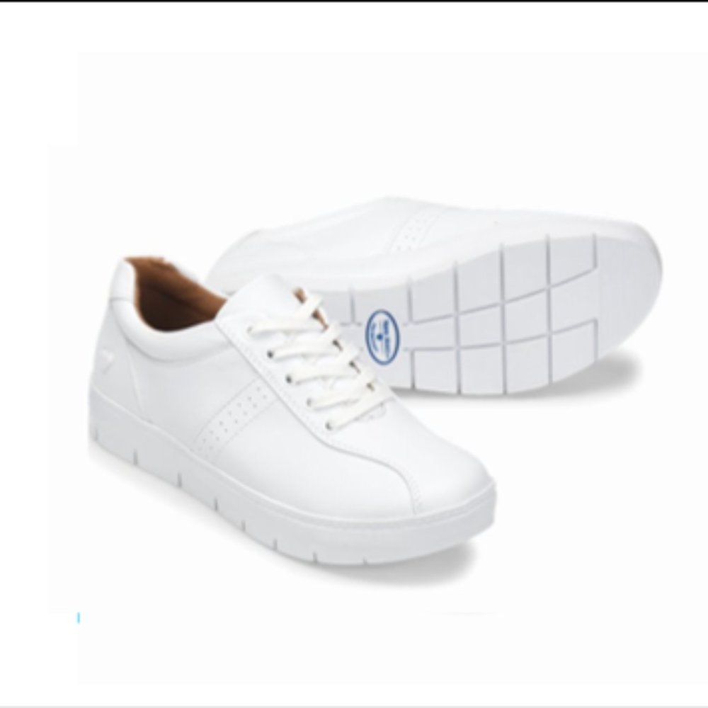 Nurse Mates Andover White Size 7 Wide